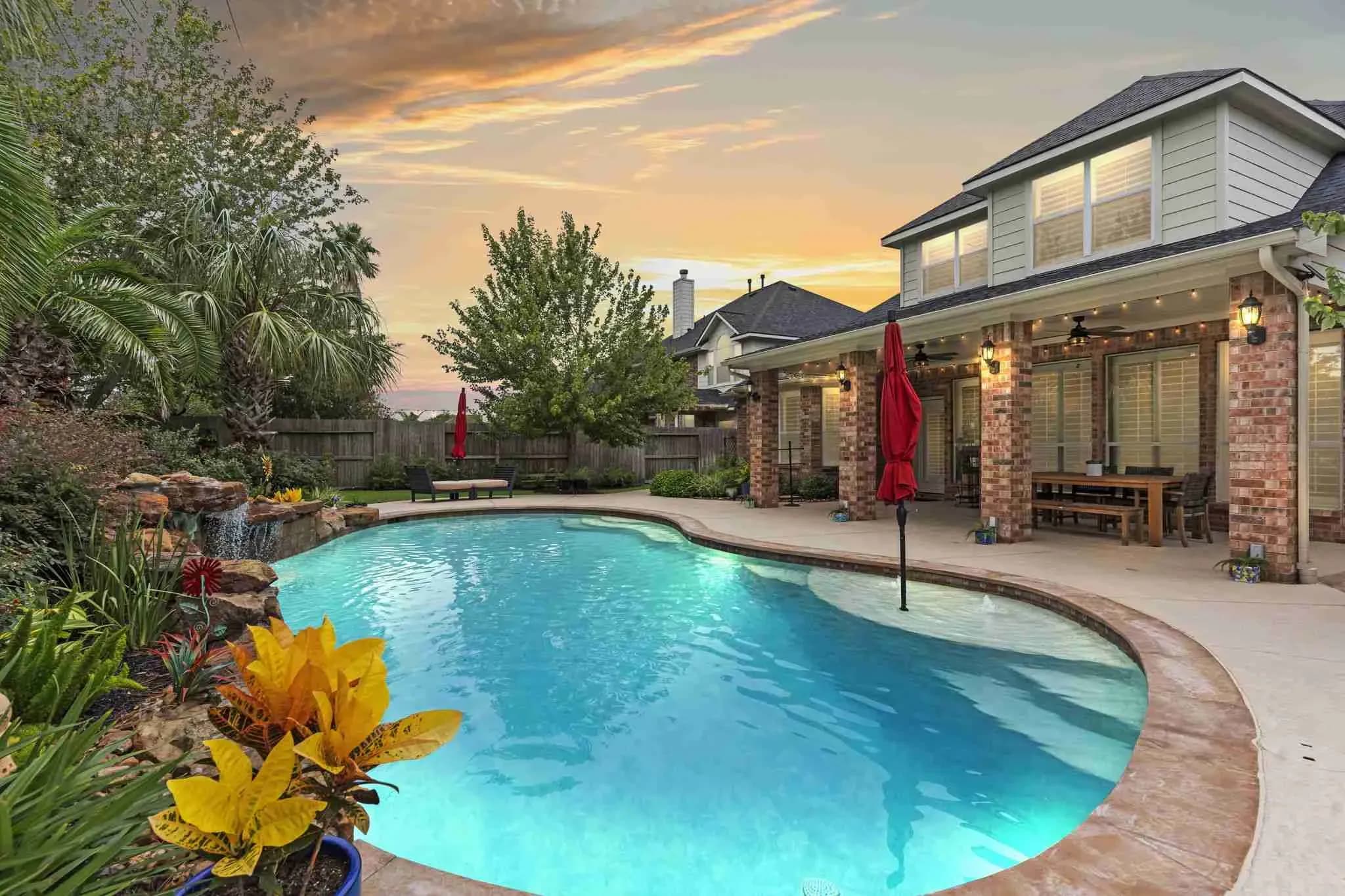 Luxury Backyard Pool